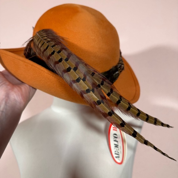 Vintage 1970's 80's burnt orange Wool quail feather avant garde fedora hat - Picture 4 of 17